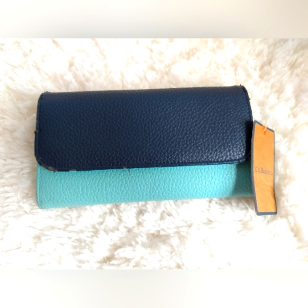 NWT G.H. Bass & Co two tone blue wallet